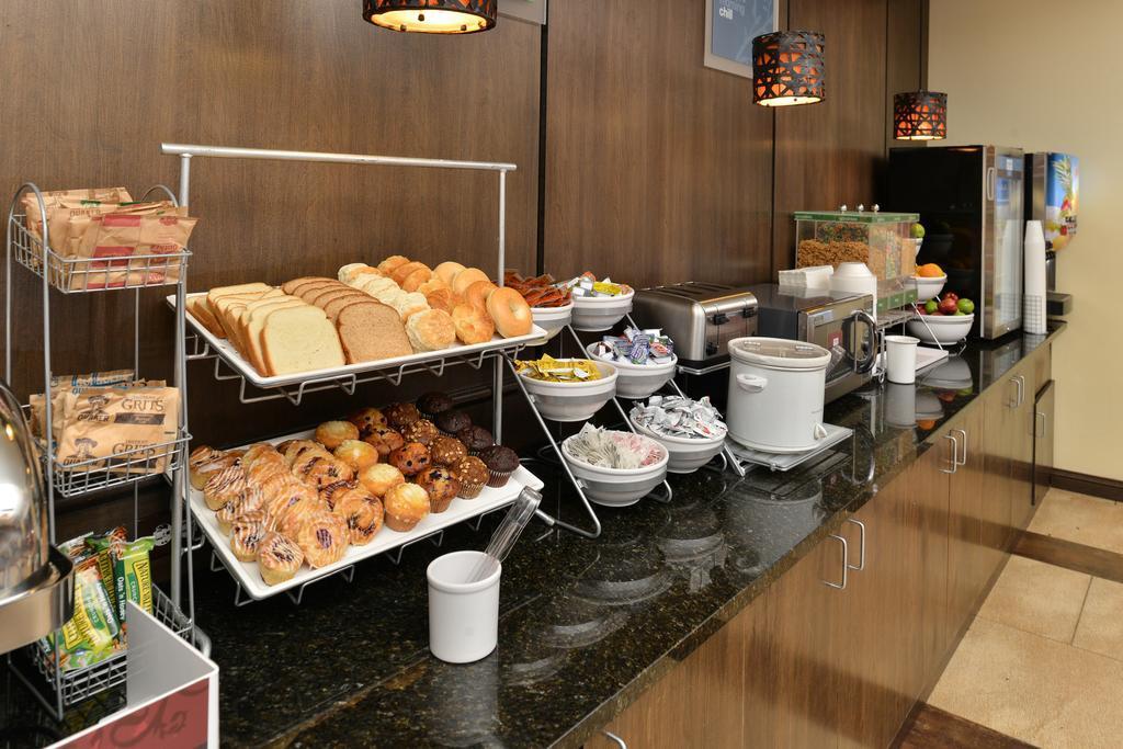 Comfort Suites Alexandria Luaran gambar